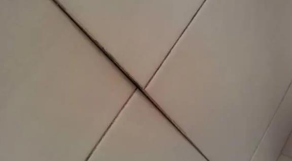 瓷砖空鼓一定要撬开重铺吗?朗凯奇防水提醒你:不一定 强力瓷砖背胶,防水涂料辅材,朗凯奇防水,防水材料厂家,防水涂料厂家,瓷砖空鼓