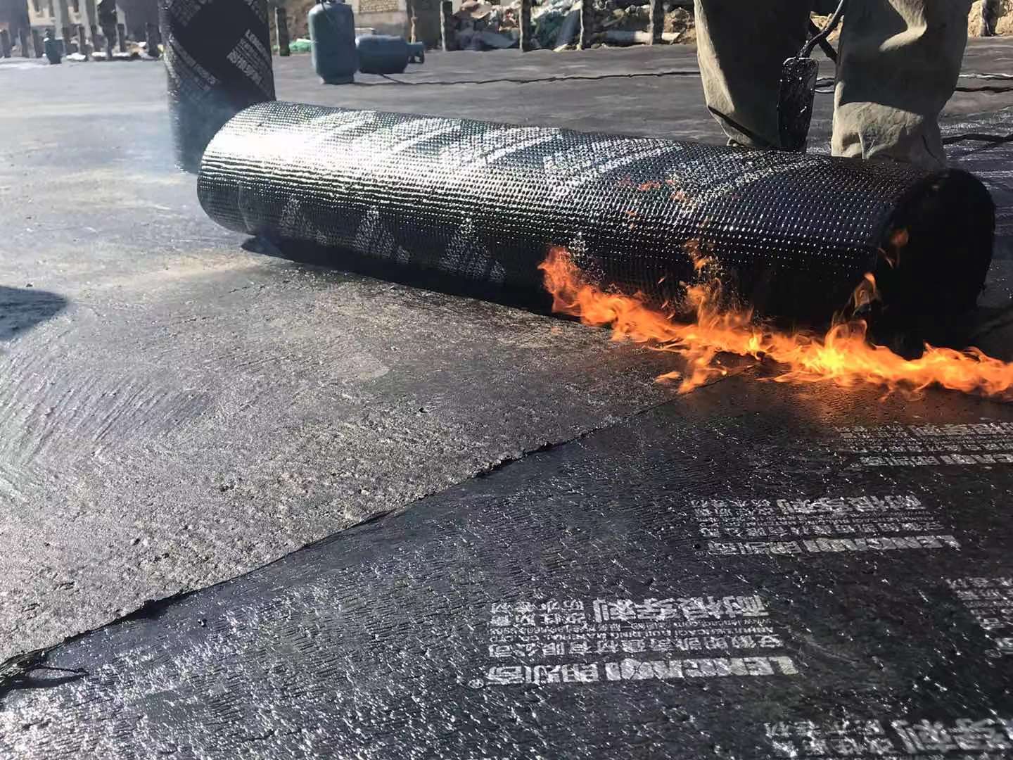 老房子屋顶漏水的处理方法? 防水涂料厂家,防水材料,防水卷材,朗凯奇防水